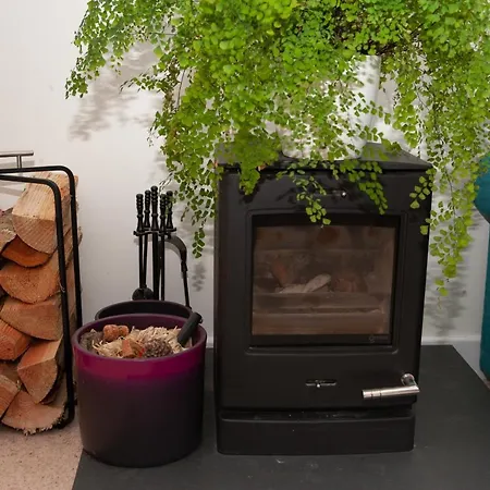 Stylish And Cosy Townhouse - Free Parking *